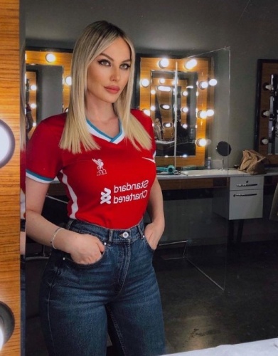 Dans videosunu paylaşan spiker Hande Sarıoğlu işinden oldu 4