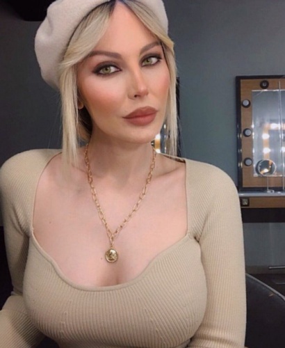 Dans videosunu paylaşan spiker Hande Sarıoğlu işinden oldu 7