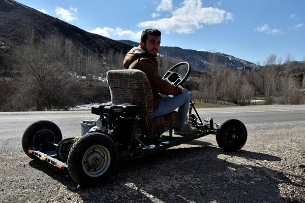 Gümüşhane'de cep telefonlarını satıp kendilerine araba yaptılar 6