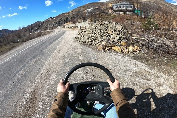 Gümüşhane'de cep telefonlarını satıp kendilerine araba yaptılar 7