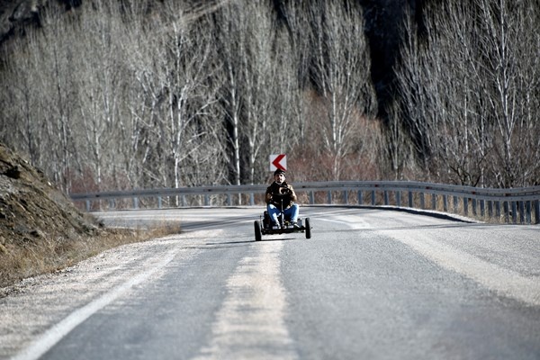 Gümüşhane'de cep telefonlarını satıp kendilerine araba yaptılar 5