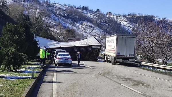 Trabzon'da gizli buzlanma kaza getirdi. 20 şUBAT 2021 4