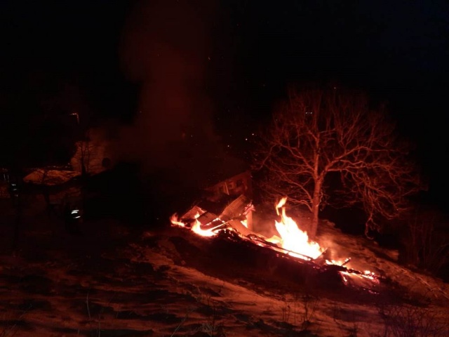 Trabzon'da yangın! Tek katlı ev ile samanlıkta yangın 3
