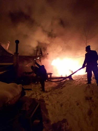 Trabzon'da yangın! Tek katlı ev ile samanlıkta yangın 6