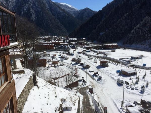 Beyaz örtüyle kaplanan Uzungöl, buz tuttu 10