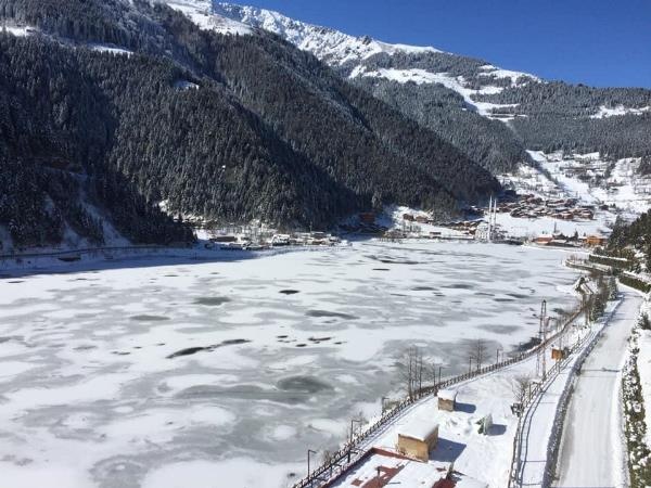 Beyaz örtüyle kaplanan Uzungöl, buz tuttu 8