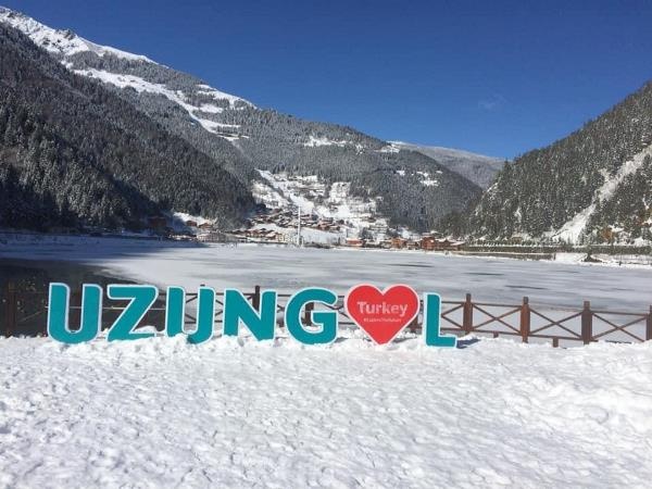 Beyaz örtüyle kaplanan Uzungöl, buz tuttu 3