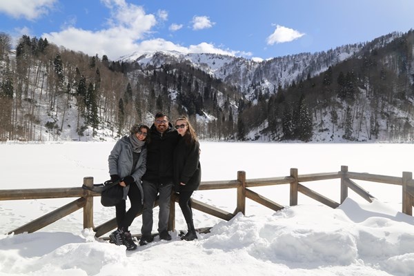 Buz tutan Karagöl’ün üzerine çıkmak cesaret istiyor 14
