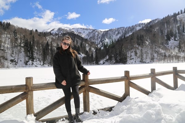 Buz tutan Karagöl’ün üzerine çıkmak cesaret istiyor 15