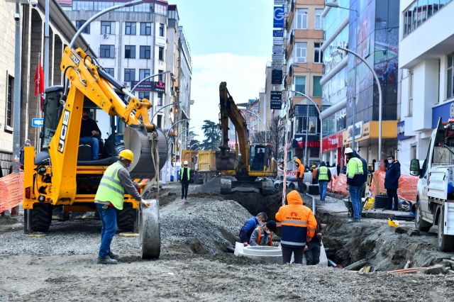 Trabzon'da meydan altyapısı hızla değişiyor 10