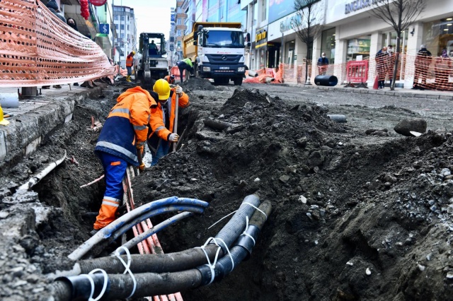 Trabzon'da meydan altyapısı hızla değişiyor 15