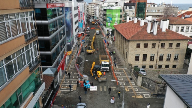 Trabzon'da meydan altyapısı hızla değişiyor 12