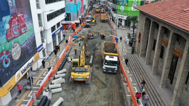 Trabzon'da meydan altyapısı hızla değişiyor 13
