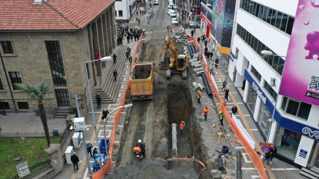 Trabzon'da meydan altyapısı hızla değişiyor 14