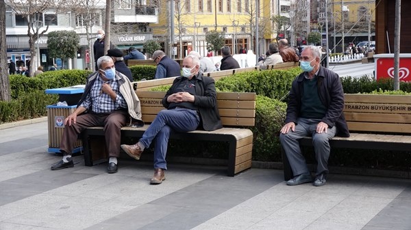 ‘Kırmızı’ kategorideki Trabzon’da sahil ve parklar doldu 2