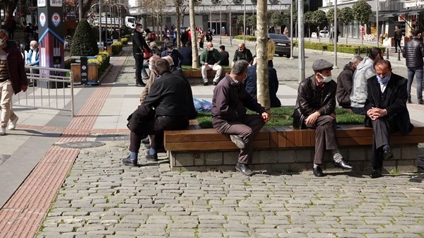 ‘Kırmızı’ kategorideki Trabzon’da sahil ve parklar doldu 13