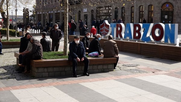 ‘Kırmızı’ kategorideki Trabzon’da sahil ve parklar doldu 7