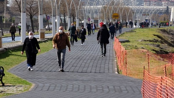 ‘Kırmızı’ kategorideki Trabzon’da sahil ve parklar doldu 3