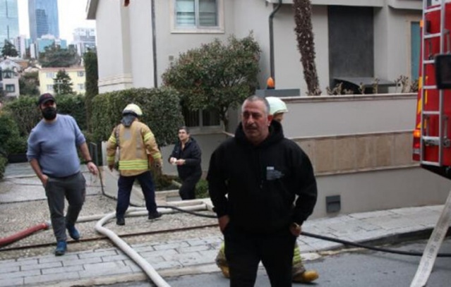 Cem Yılmaz'ın evinde yangın çıktı 2