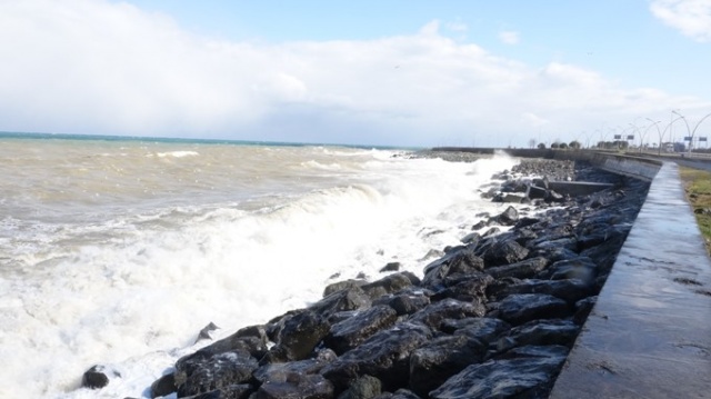 Trabzon'da denizi çamur kapladı 3