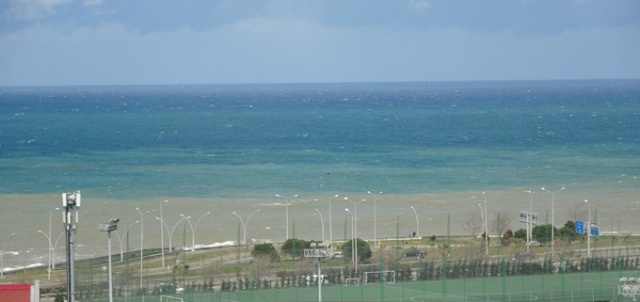 Trabzon'da denizi çamur kapladı 4