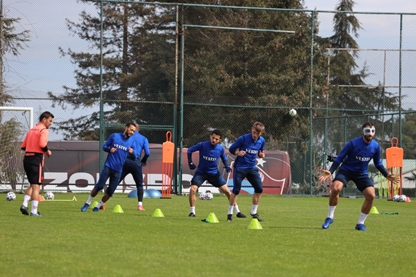 Abdullah Avcı'nın ekibi Trabzonspor, Ankaragücü sınavına çalışıyor 21