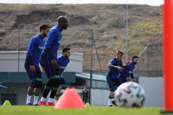 Abdullah Avcı'nın ekibi Trabzonspor, Ankaragücü sınavına çalışıyor 6