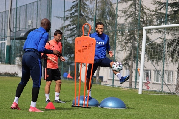 Abdullah Avcı'nın ekibi Trabzonspor, Ankaragücü sınavına çalışıyor 16