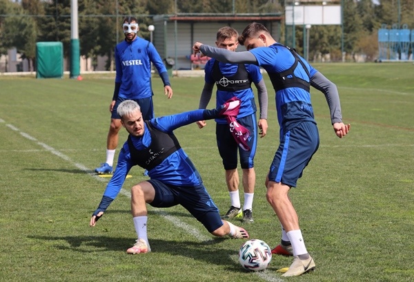 Abdullah Avcı'nın ekibi Trabzonspor, Ankaragücü sınavına çalışıyor 9
