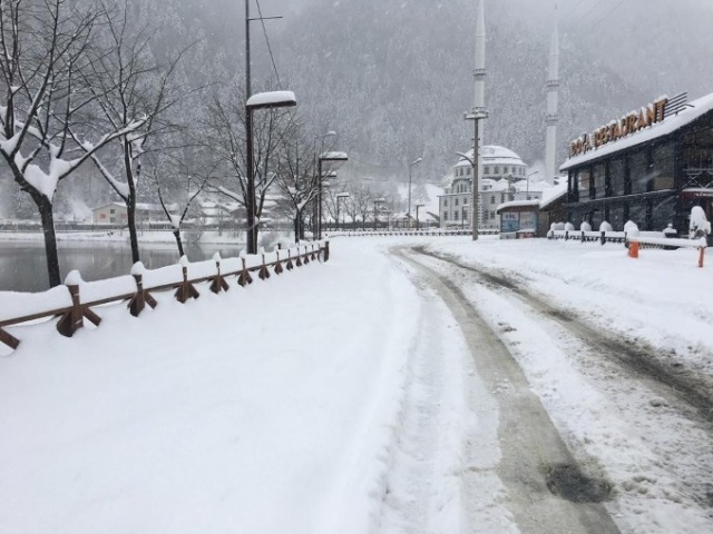 Uzungöl'e mart karı yağdı 25 Mart 2021 7