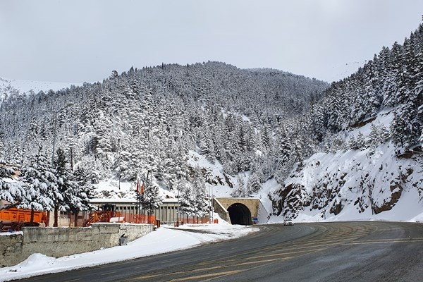Zigana’da kayak sezonu tam bitti derken Mart karı ile yeniden başladı 5