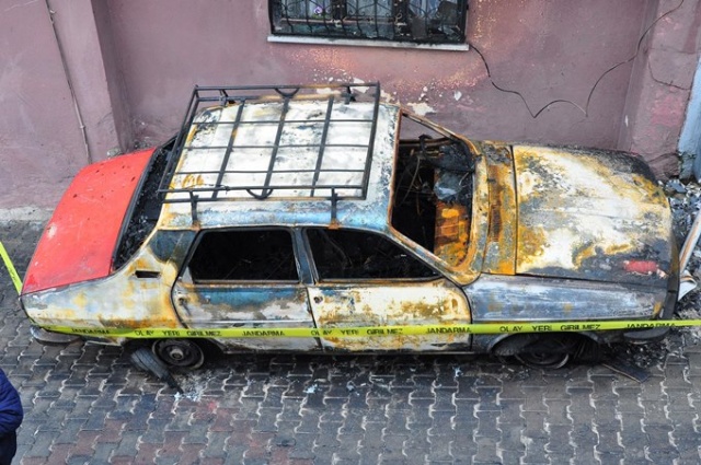 Kazan dairesinde başlayan yangın 5 evi küle çevirdi 11