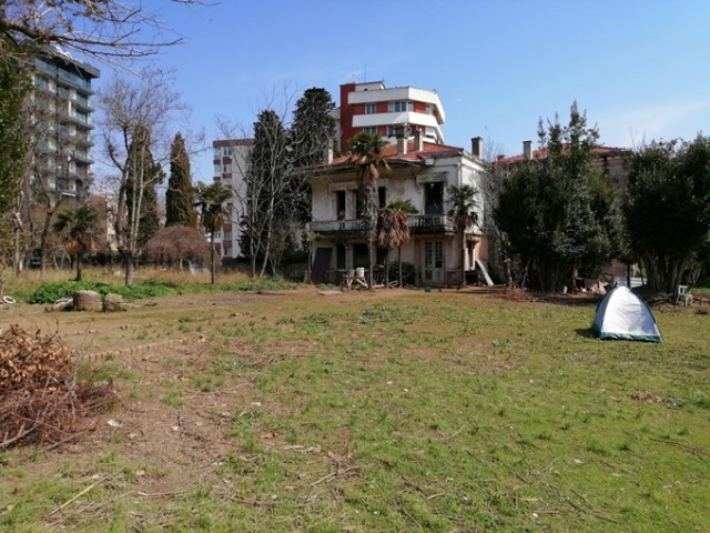 Tarihi köşk kaderine terk edildi! 9