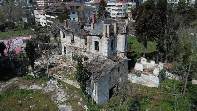 Tarihi köşk kaderine terk edildi! 5