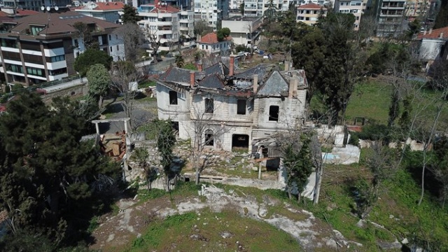 Tarihi köşk kaderine terk edildi! 6
