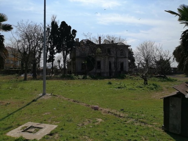 Tarihi köşk kaderine terk edildi! 10