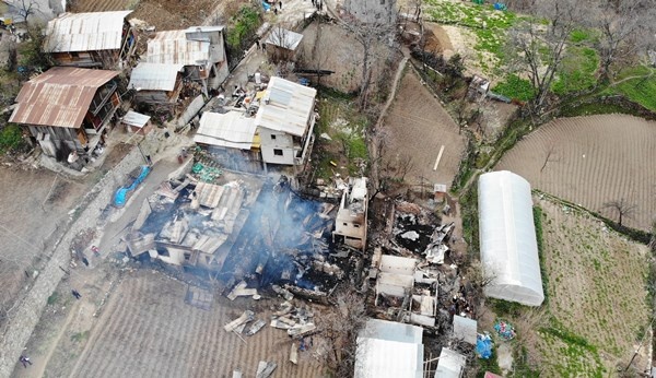 Artvin Ortaköy'deki yangının yaraları sarılıyor 3