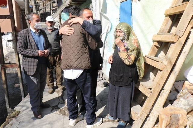 Öldüğünü düşünürken 15 yıl sonra oğluna kavuştu! 6