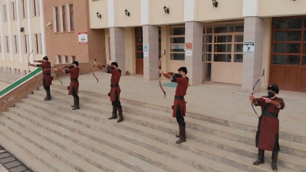 Bayburt'ta kendi oklarını ürettiler şampiyonaya hazırlanıyorlar 7