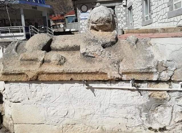 Tarihi esere plastik çeşme takılan mahallede 25 eser daha bulundu! 4