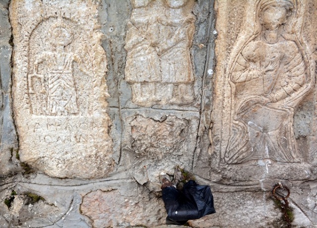 Tarihi esere plastik çeşme takılan mahallede 25 eser daha bulundu! 5