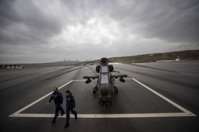 Türkiye'nin ilk kadın taarruz helikopter pilotu: Özge Karabulut 18