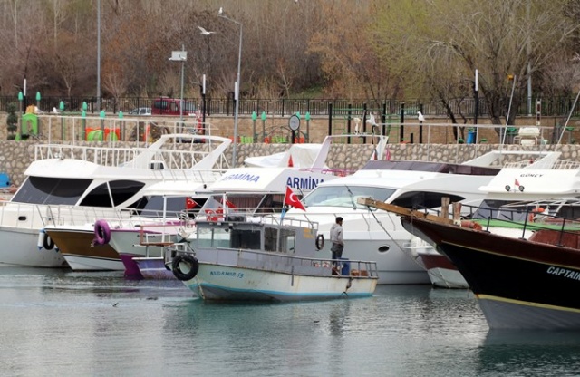 Karadenizli balıkçılar av sezonunu kapattı, ağlarını bakıma aldı 9