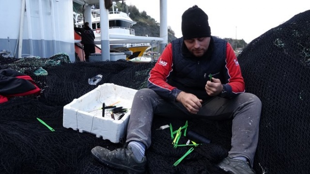 Karadenizli balıkçılar av sezonunu kapattı, ağlarını bakıma aldı 6