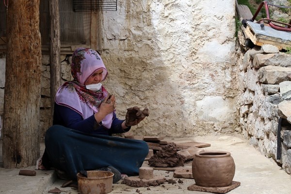 Gümüşhane'de yüzyıllardır anadan kıza öğretilerek yaşatılan gelenek. 3