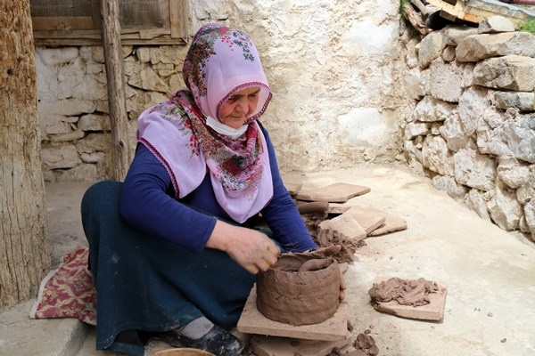 Gümüşhane'de yüzyıllardır anadan kıza öğretilerek yaşatılan gelenek. 9