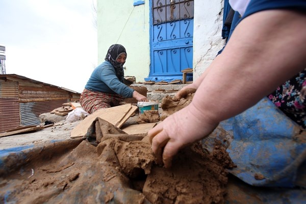 Gümüşhane'de yüzyıllardır anadan kıza öğretilerek yaşatılan gelenek. 6