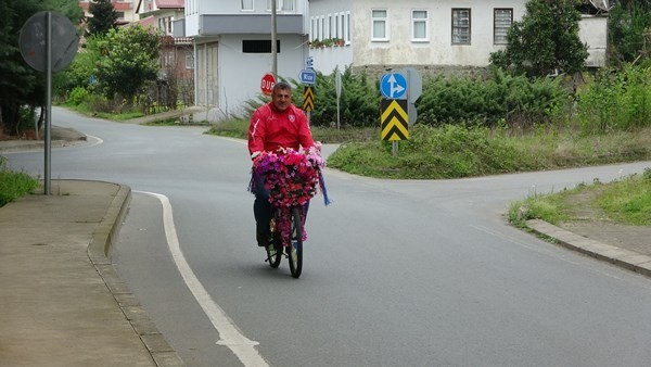 Trabzon'da muhtar adayından ilginç yöntem! 21 bin TL’lik çiçek dağıttı, seçimi yine kaybetti 3
