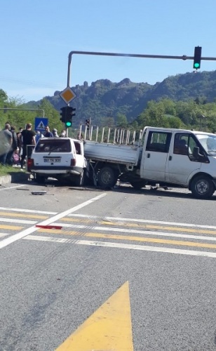Trabzon'da zincirleme kaza! 4 Araç birbirine girdi 1 kişi hayatını kaybetti 6