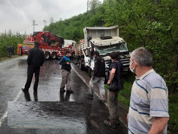 Ordu'da kamyon evin üstüne düştü: 1 yaralı 4